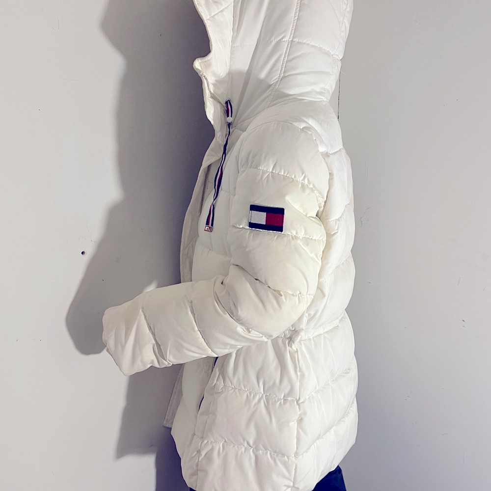 Ralph Lauren white puffer jacket with a hood dark blue inside.